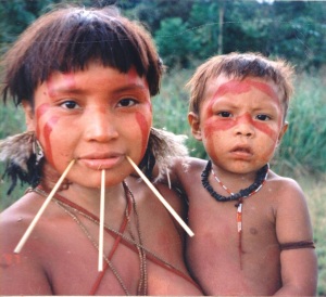 1024px-Yanomami_Woman_&_Child